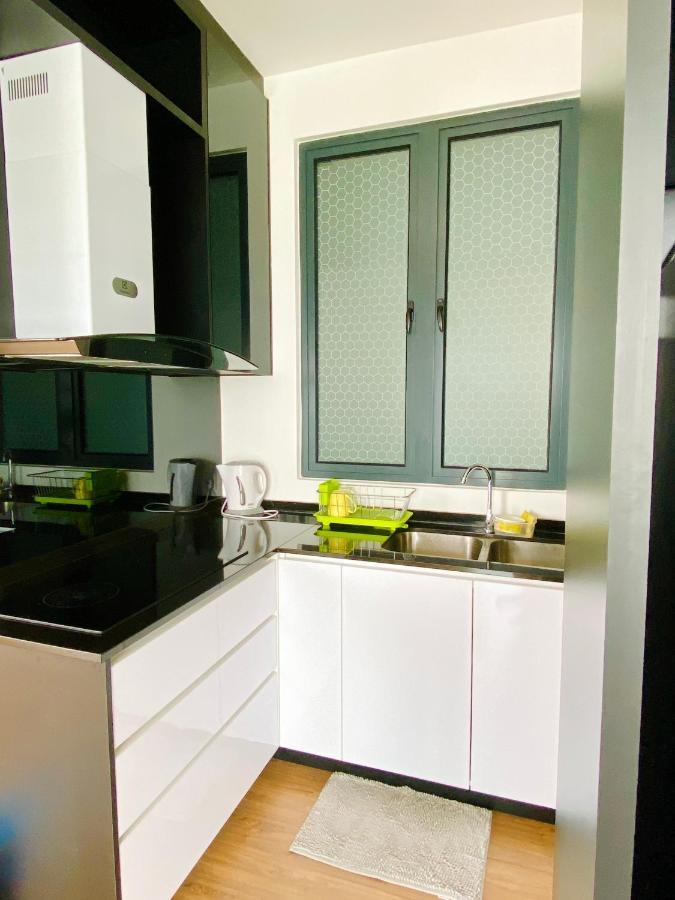 Dream Suite 2 - Landmark Residence 1, High Floor, Nice View, Wi-Fi & Tv Box Каджанг Екстериор снимка